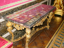 table en marbre au chateau de Versailles